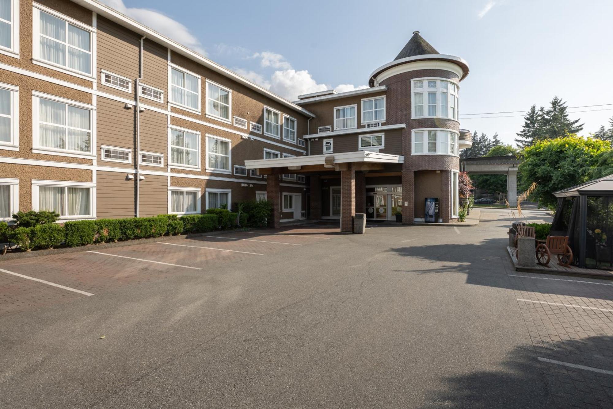 Days Inn By Wyndham Surrey Exteriör bild