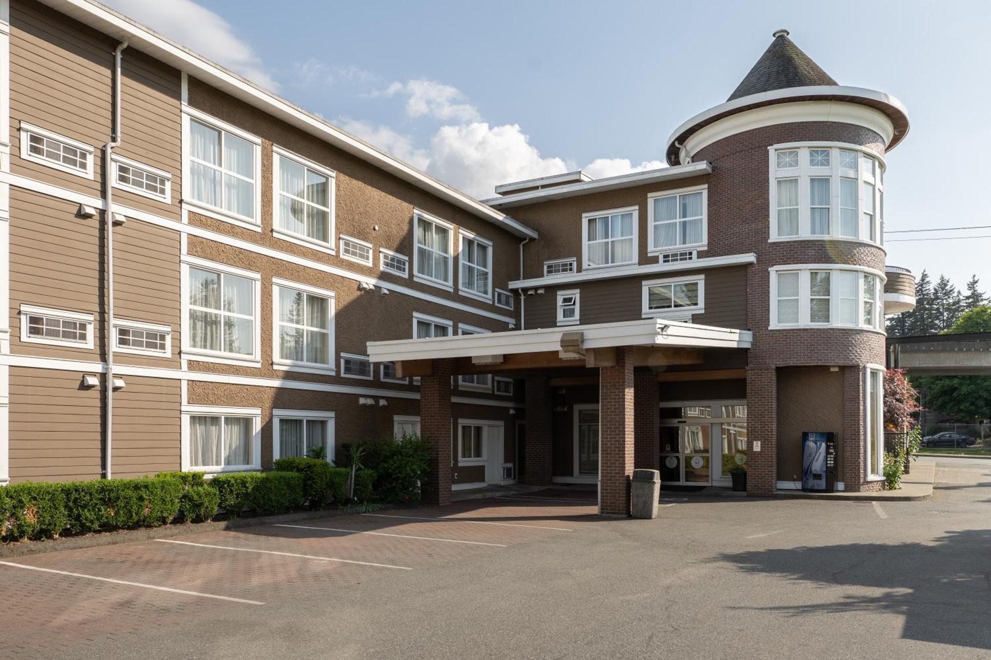 Days Inn By Wyndham Surrey Exteriör bild